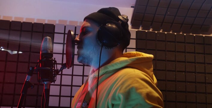 MiłyPan kończy przygodę z disco polo? Jak rasowy raper recytuje słowa dotyczące swojego życia!