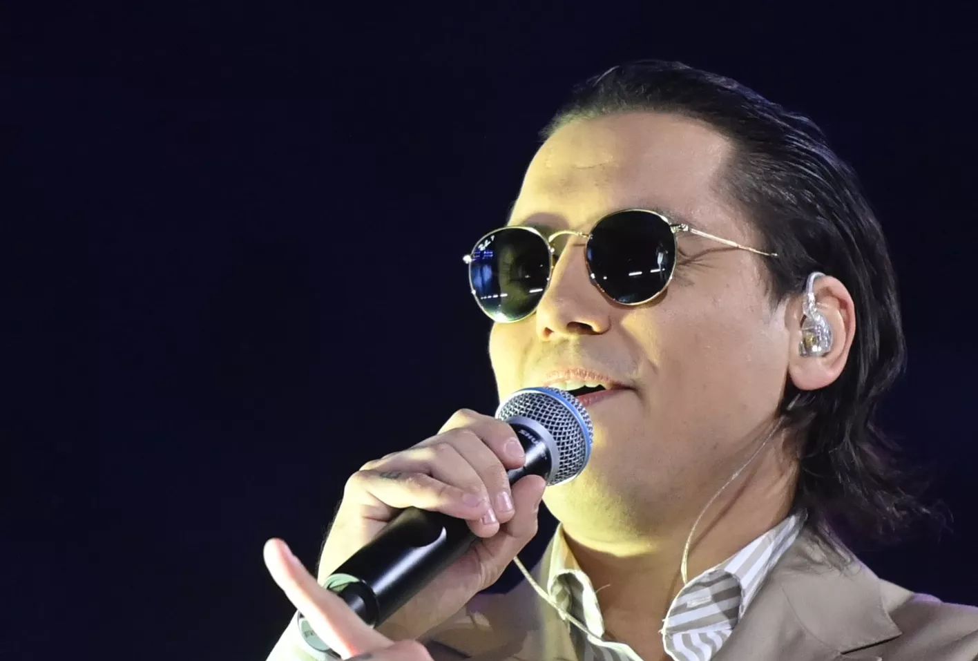 MiłyPan śpiewa „Przez Cały Wieczór” na żywo! Posłuchajcie jak brzmi hit!