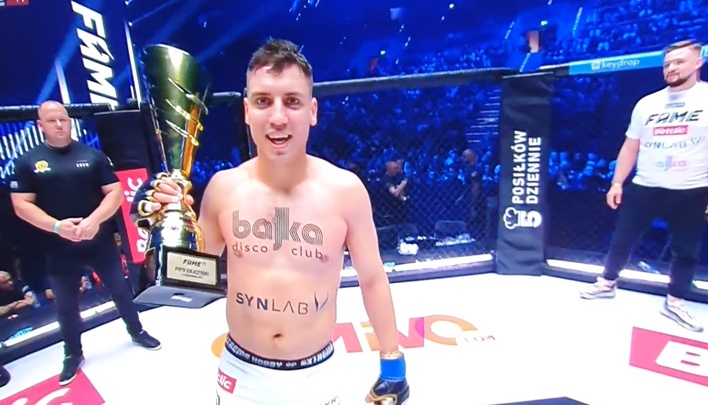 MiłyPan wygrał ze Smolastym w FAME MMA! Walka trwała tylko 48 sekund!