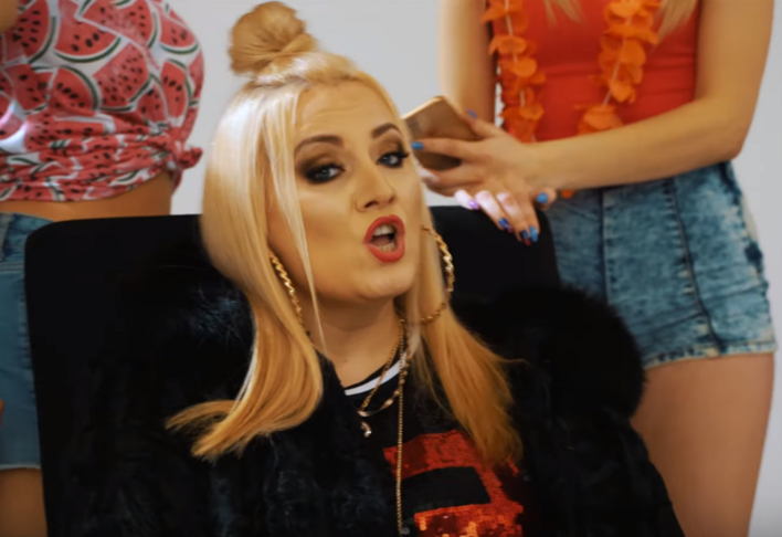 Mistrzowski tekst gwiazdy disco polo?! "Jesteś jak papier toaletowy!" 