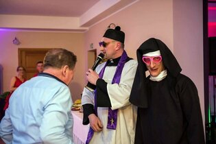 Mistrzyni świata w wykrywaniu kłamstw - poznajcie Siostrę Klarę, gwiazdę muzyki disco polo! 