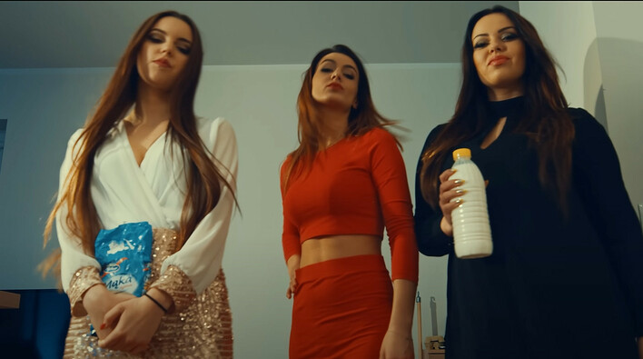 „Mleczko„ gwiazd disco polo Top Girls podbija internet! Ta piosenka to prawdziwy HIT?! Miliony na koncie wokalistek! 
