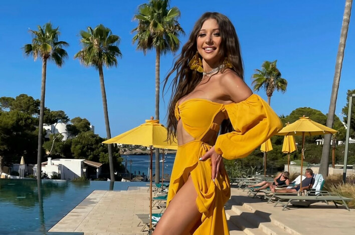 Mega głęboki dekolt i oszałamiająca stylizacja młodej gwiazdy disco polo! Opadną wam szczęki!