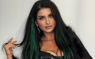 Młoda gwiazdeczka disco polo Bikiny w samej bieliźnie