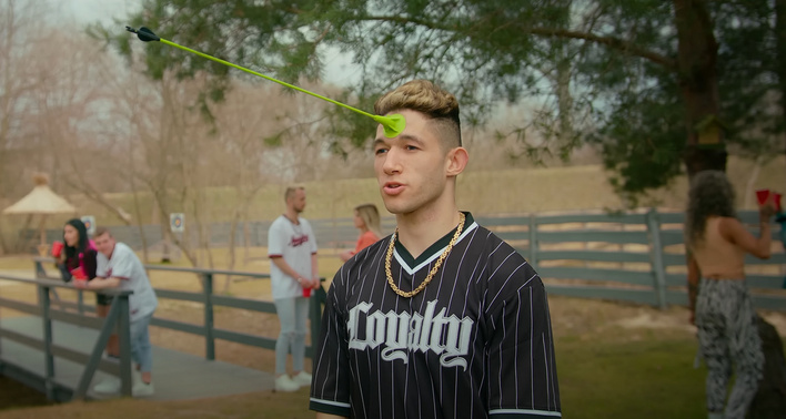 Popularny gwiazdor disco polo miażdży konkurencje! Piosenka Kamila Kossakowskiego DiscoBoys podbija internet! 