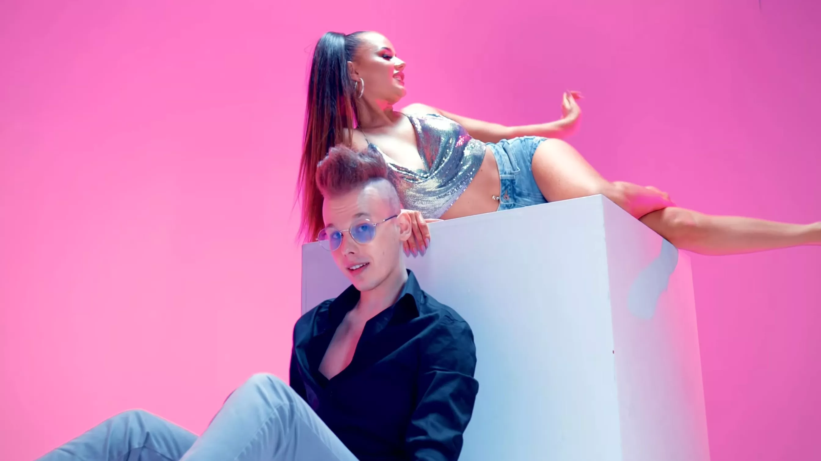 Mocne wejście do disco polo. Kacper Raduchowski debiutuje singlem „Ja to mam styl"