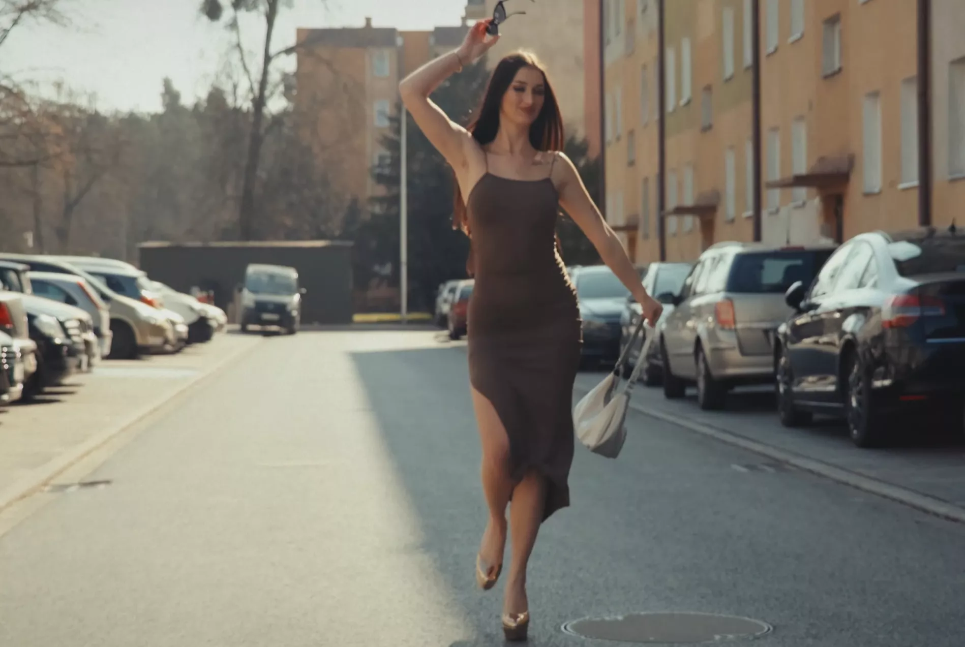 „Moja sąsiadka” od DOX przyciąga uwagę, teledysk zebrał już dziesiątki tysięcy wyświetleń