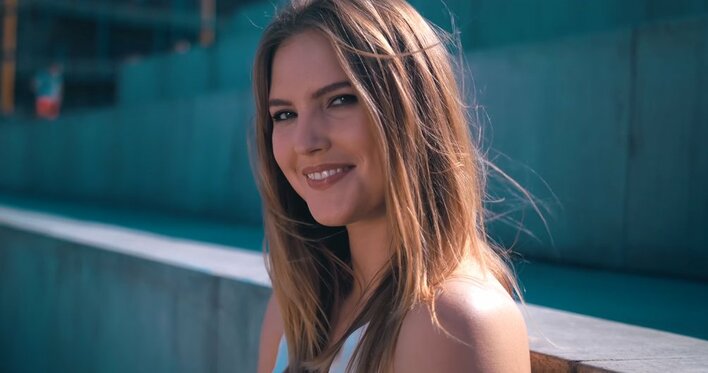 Moment - Usta Karmelowe | Mega premiera