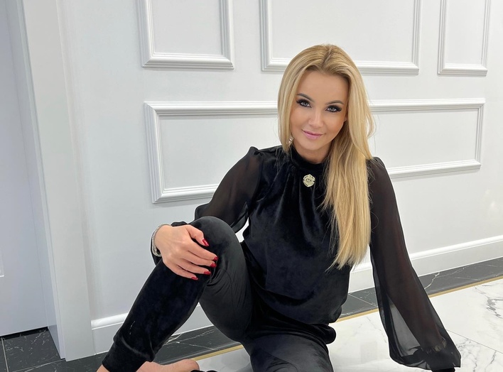 Monika Chwajoł przesadziła?! Zrzuciła ubrania i pokazała się zupełnie nago! Gorący kadr gwiazdy disco polo zrobił ogromne wrażenie na Jej fanach!