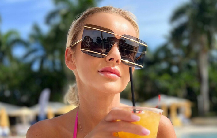 Monika Chwajoł w skąpym bikini rozgrzewa sieć! Zobacz, jak gwiazda disco polo kusi OGROMNYM dekoltem! | ZDJĘCIA