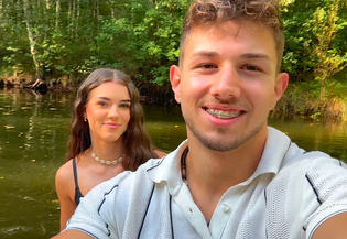 „Mówiłem Ci C’est la vie” – Jacek Dworakowski z wielkim przebojem, który rośnie w siłę na YouTube