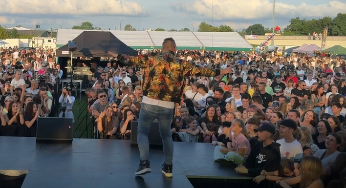 Mr Sebii: Hit „Cipuleńka„ szaleje na TikToku! Posłuchajcie jak brzmi na żywo! Co za publiczność! VIDEO