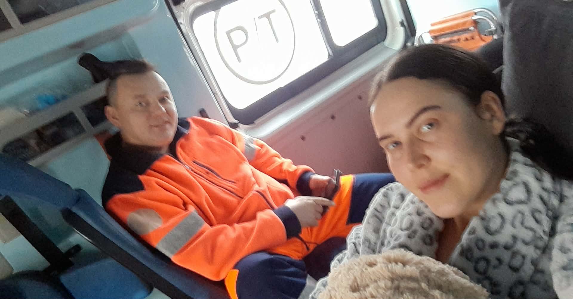 Mr Sebii w trasie ratunkowej 300 km. Pacjentką okazała się znaną dziewczyną z teledysków disco polo