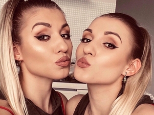 Najbardziej seksowny manifest strajku kobiet, pochodzi z disco polo. Artystka strajkuje bez stanika.