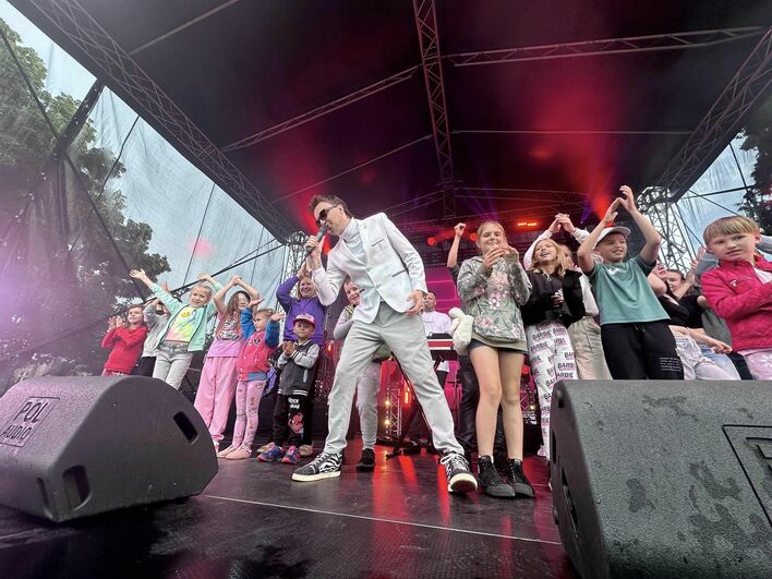 Najbliższe koncerty After Party: Sprawdź, gdzie zagrają znane gwiazdy disco polo w te wakacje!
