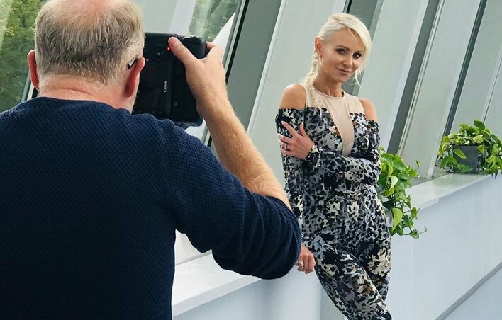 Wokalistka disco polo podbija świat strojami, które sama projektuje!