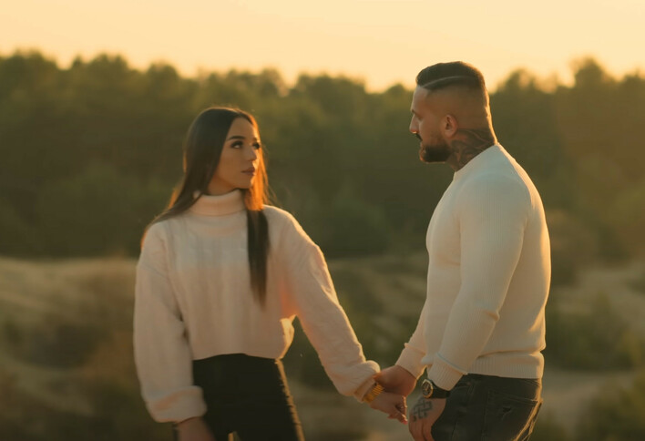 Najnowszy hit Jacka Gwiazdy „Zatrzymać czas„ podbija internet! Fani „można słuchać, bez końca„ 