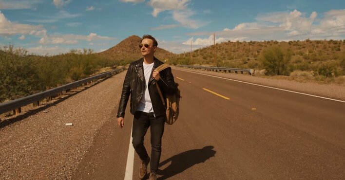 Najprzystojniejszy prezenter disco polo wydał teledysk! To będzie hit?! Niezwykła premiera 