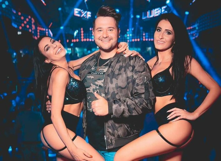 Najseksowniejszy zespół disco polo?! Zobaczcie ponętne tancerki i przystojnego wokalistę! 