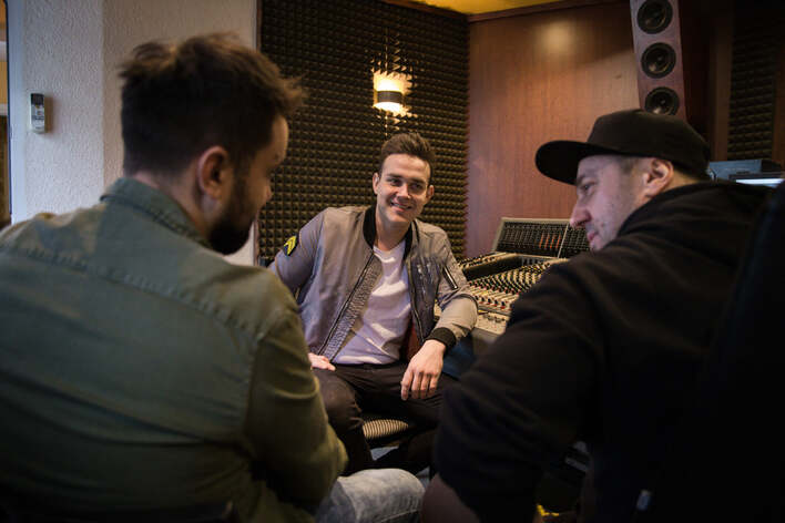 Gwiazdor disco polo zmienił strategię dalszej kariery za namową Marcina Millera?! Czekają nas wielkie niespodzianki?! 