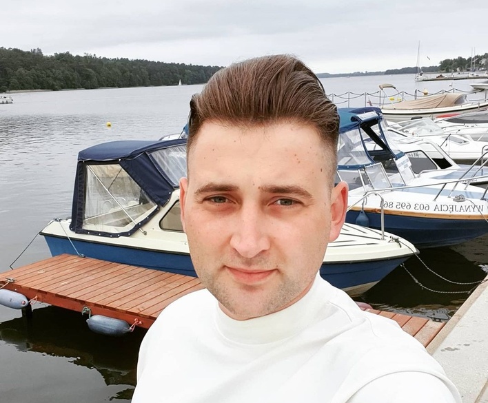 Internauci zachwyceni najnowszym albumem popularnego gwiazdora disco polo! Krążek jest już dostępny w sieci!