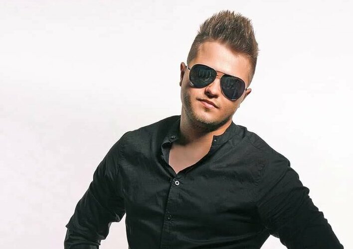 Narodził się książę disco polo? Artysta zainspirował się Zenkiem Martyniukiem, z którym zna się osobiście! 