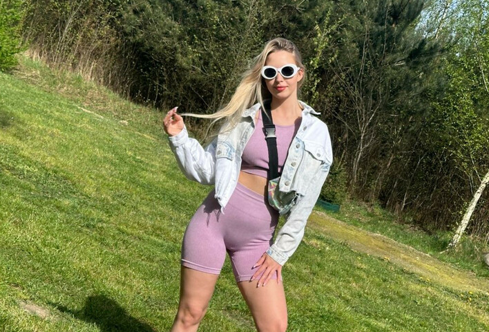 Natalia Siemieniecka z Top Girls w oszałamiającej stylizacji! Zobacz, jak gwiazda disco polo błyszczy podczas majówki