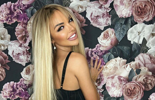Nie do poznania! Zobacz jak gwiazda „Love Island„ i muzyki disco polo zmieniła się po latach. Alicja Kolasińska w szokującej metamorfozie!„