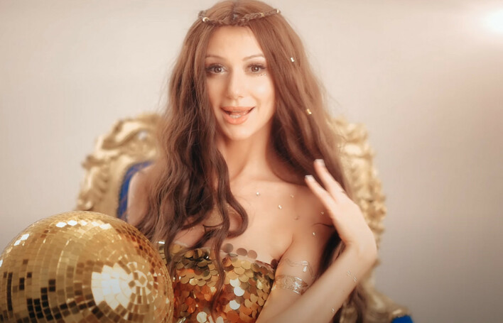 „Nie mów do mnie kochanie„ - odkryj najnowszy hit uroczej wokalistki disco polo! Twoja Dama z nowością!