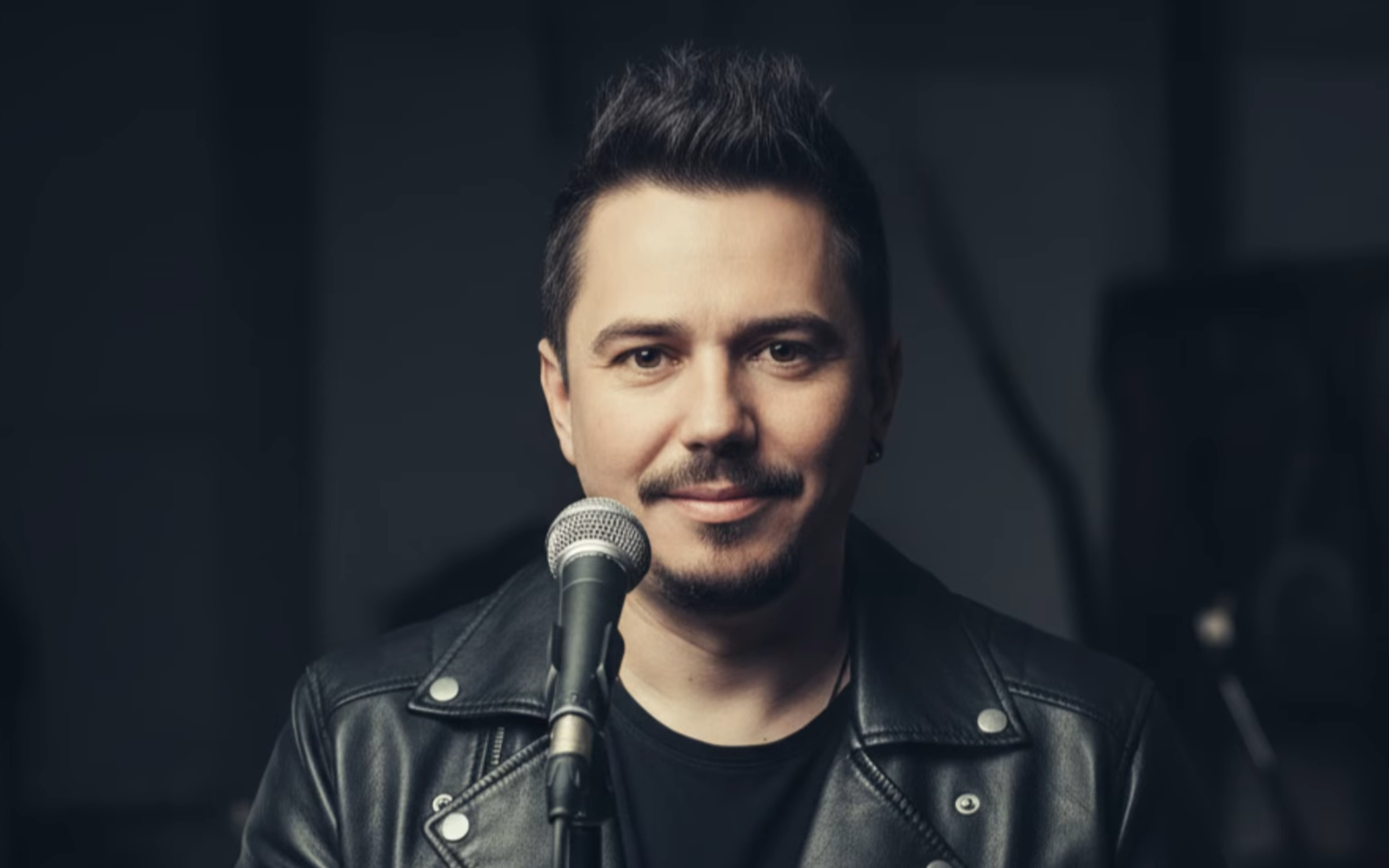 „Nie nauczyłem się odchodzić” to najbardziej osobista premiera Mateusza Rajskiego