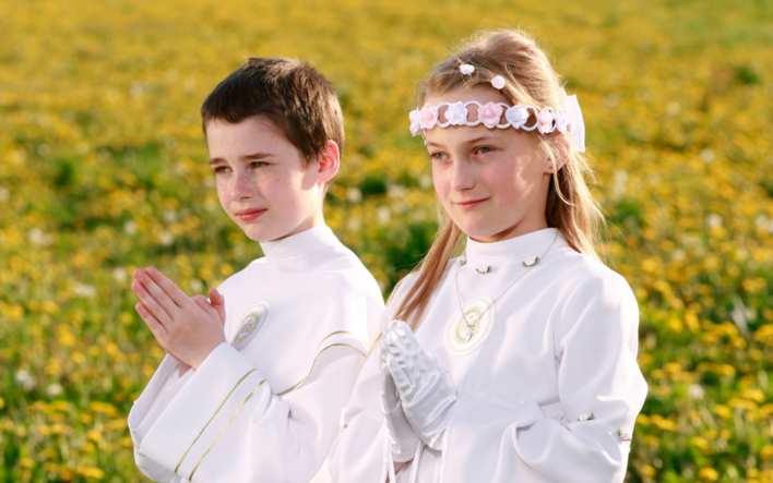 Nie popełniaj tych błędów na komunii swojego dziecka! Oto 5 wskazówek jak wybrać idealny strój