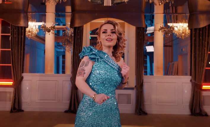 Nie uwierzysz, co wyprawia Folk Lady! Nowy hit disco polo pt. „Podróż w nieznane„ powala na kolana