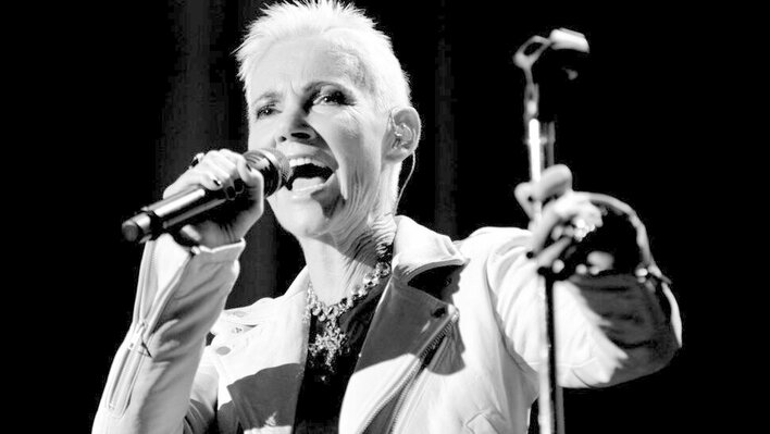 Nie żyje popularna wokalistka! Jej śmierć poruszyła miliony Polaków! 