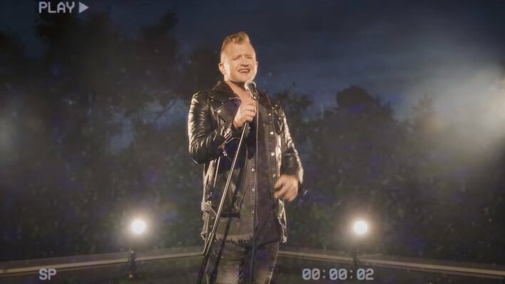 Niebywały wyczyn Dawida Narożnego! Wokalista wspiął się na szczyt i zdeklasował konkurencje! 