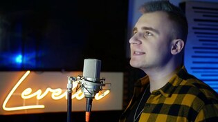 Gwiazdor disco polo skazany na sukces?! Posłuchajcie jak śpiewa legendarny przebój Marka Trandy!