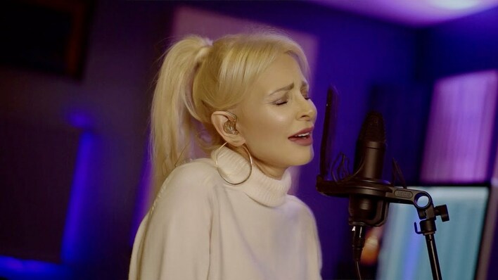 Cały jej świat stanął na głowie?! Popularna wokalistka Elwira Mejk wzruszyła fanów! 