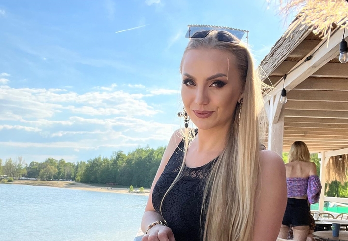 Niesamowite zdjęcia Joanny Narożnej - Czy jest najpiękniejszą żoną w disco polo? Sprawdź sam!