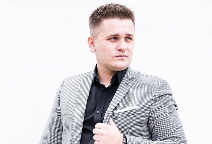 Niesamowity wykon hitu zespołu Bayera! Arek Kopaczewski zagrał vabank!