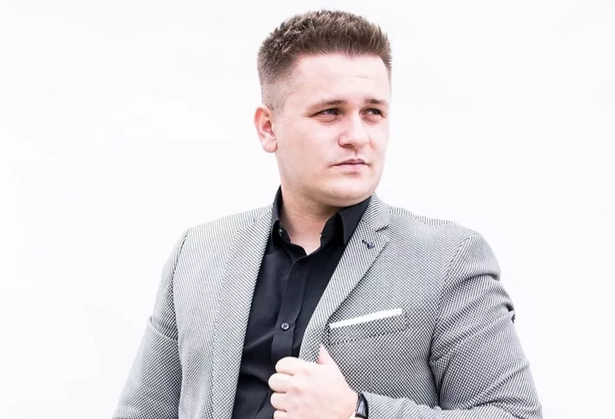 Niesamowity wykon hitu zespołu Bayera! Arek Kopaczewski zagrał vabank!