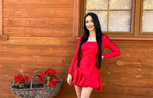 Popularna wokalistka disco polo w modnej sukience! Gwiazda wygląda jak milion dolarów! 