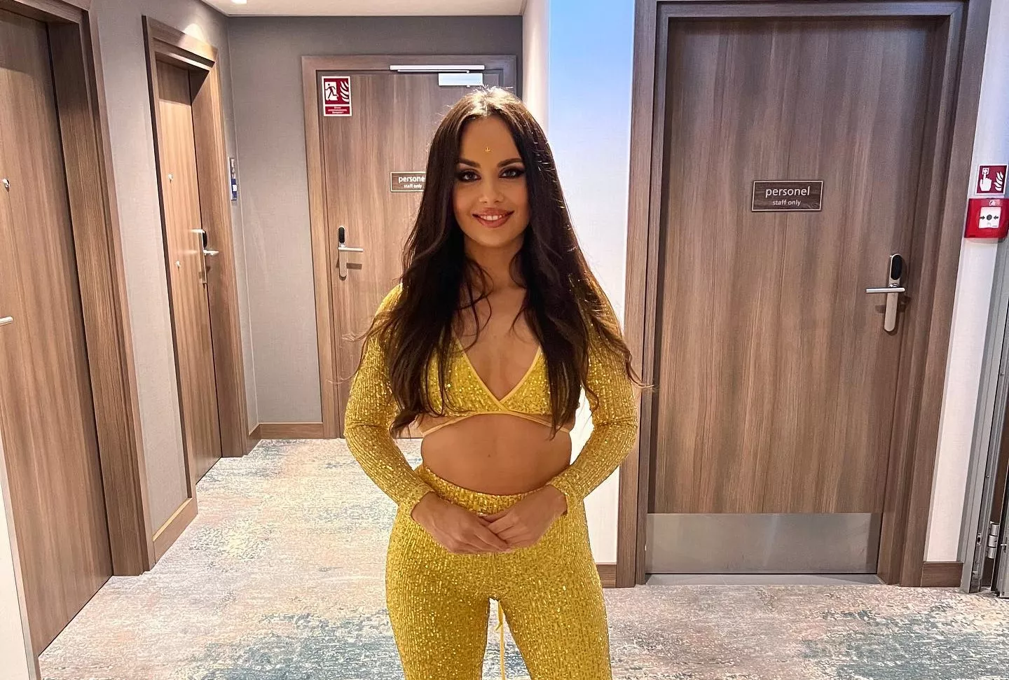 Niezwykła metamorfoza znanej wokalistki disco polo! Piękna Milena ze Szpilek nie do poznania! Fani „To fejk„