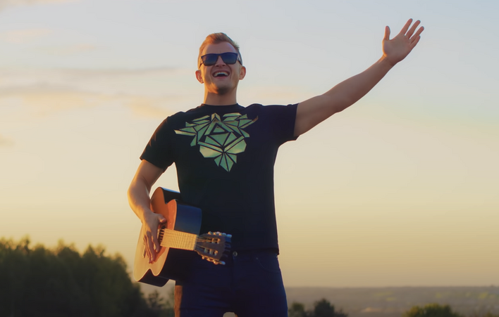 Niezwykła premiera Dawida Narożnego! Artysta disco polo stworzył hit tegorocznych wakacji?!