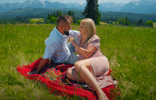 Niezwykła premiera prosto z gór! Gwiazdor szlagierów stworzył przebój dla wszystkich zakochanych! 