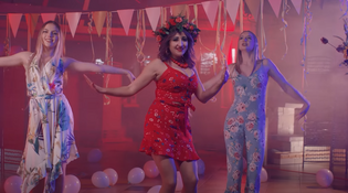 Zdolna wokalistka disco polo zaprezentowała wyjątkowe ”Nóżki”! To murowany hit wszystkich wesel!