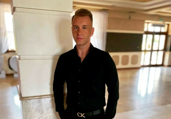 Niezwykły gest! Znany wokalista disco polo obdarowany wyjątkowym prezentem! Okazja jest szczególna!
