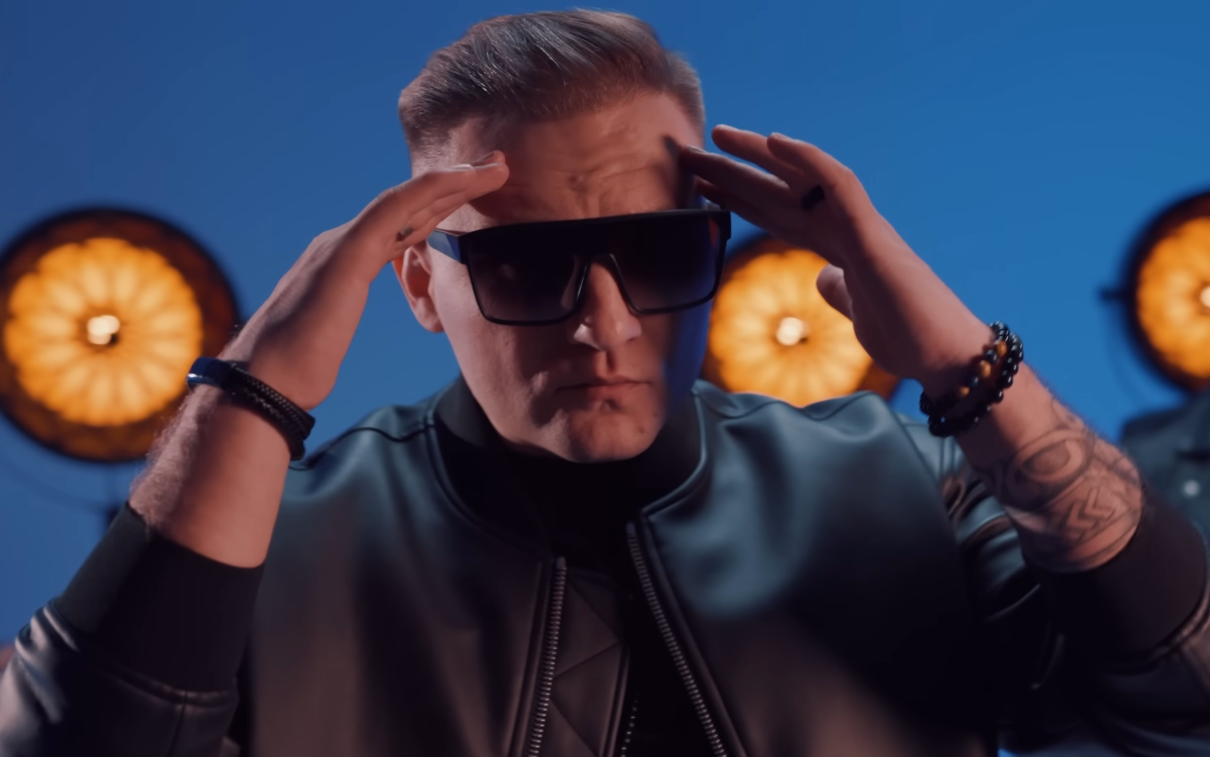 Nokaut „Inicjały” wywołało spore poruszenie. Ten singiel jest dziś na ustach wielu