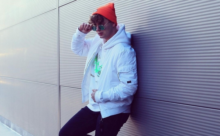 Nostalgiczne zdjęcie młodej gwiazdy disco polo z przyjacielem! Wyglądają jakby znali się od lat!