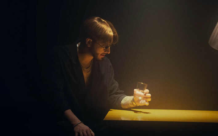 Nowa klubowa wersja hitu ”Madmuazel” od Łobuzów od Disco Frisco, już podbija parkiety! Posłuchaj tej gorącej premiery