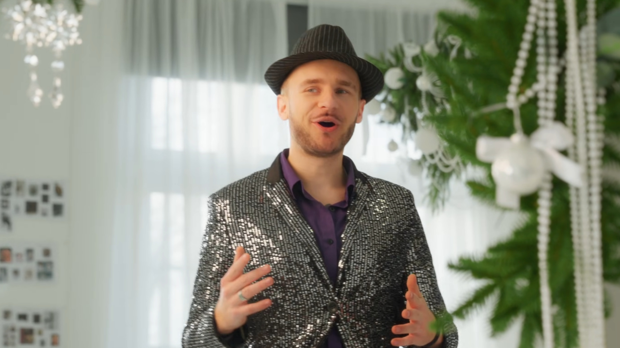 Nowa kolęda Menelaos „Wśród nocnej ciszy” z elementami disco i trapu