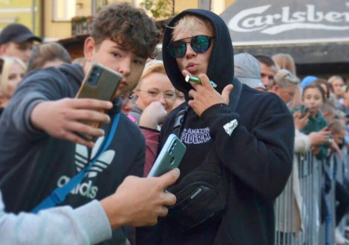 Nowa odsłona hitu Skolima ”Co w Tobie jest” – Zaskakujący remix od Krisa!